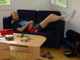 Helmut auf dem Sofa